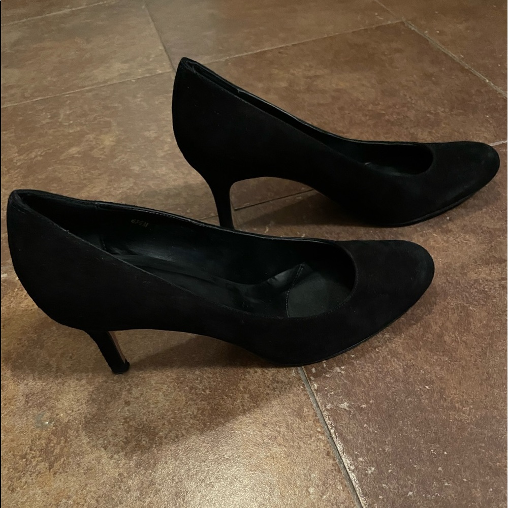 Vaneli Undine Black Suede Pump size 8.5 with 2.75” heel